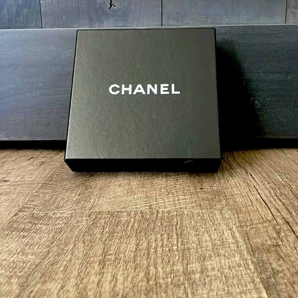 CHANEL VINTAGE BELT or NECKLACE, Circa 2002 - Picture 4 of 7